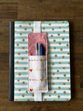 Boekenlegger met pennenhouder