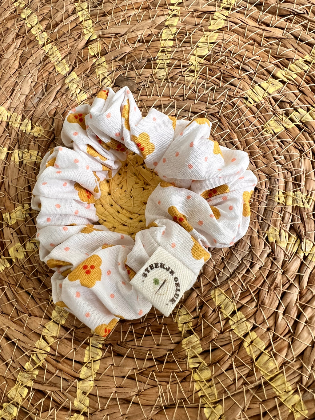 Scrunchie wit met bloemen