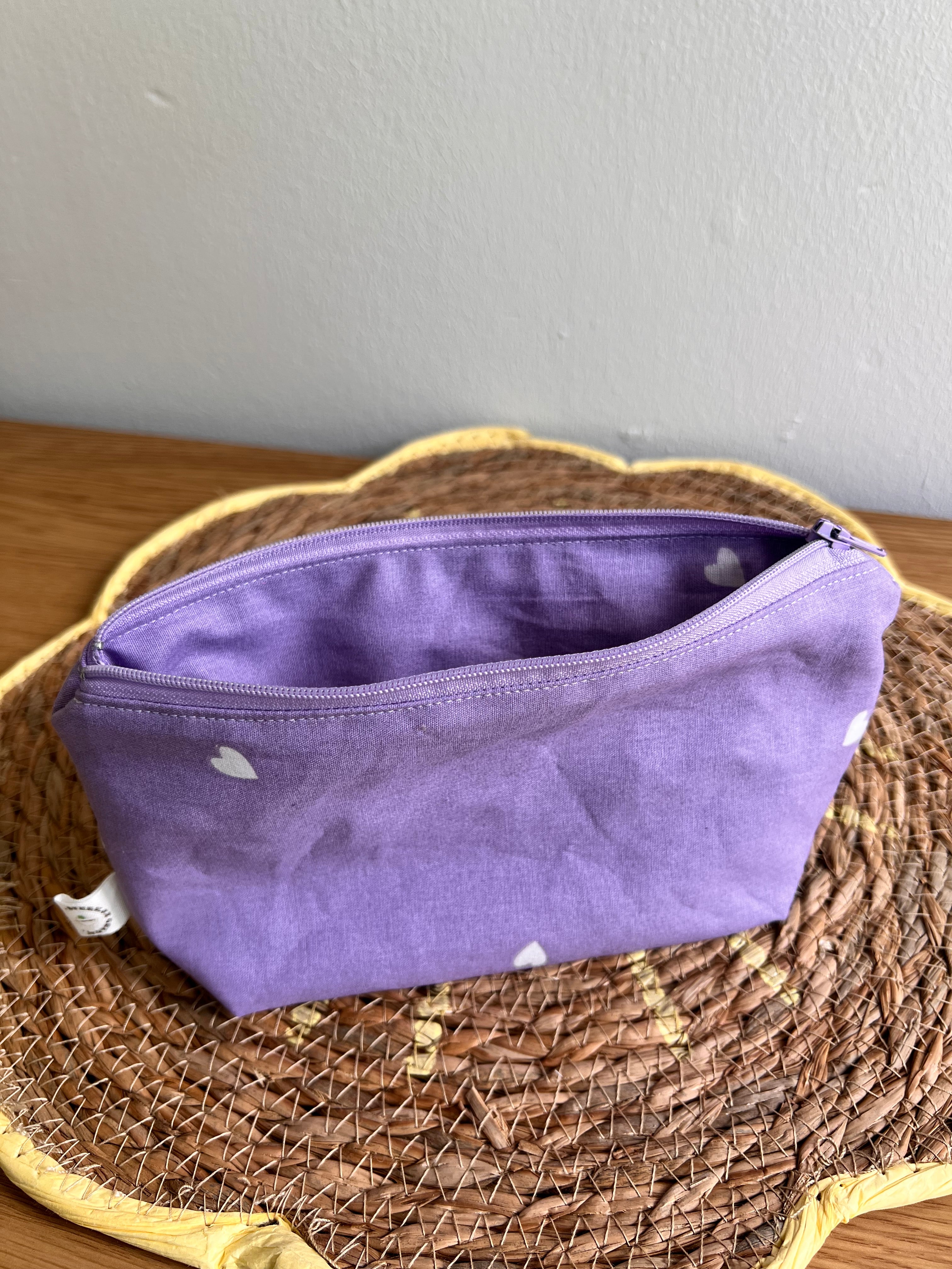Etui paarse hartjes
